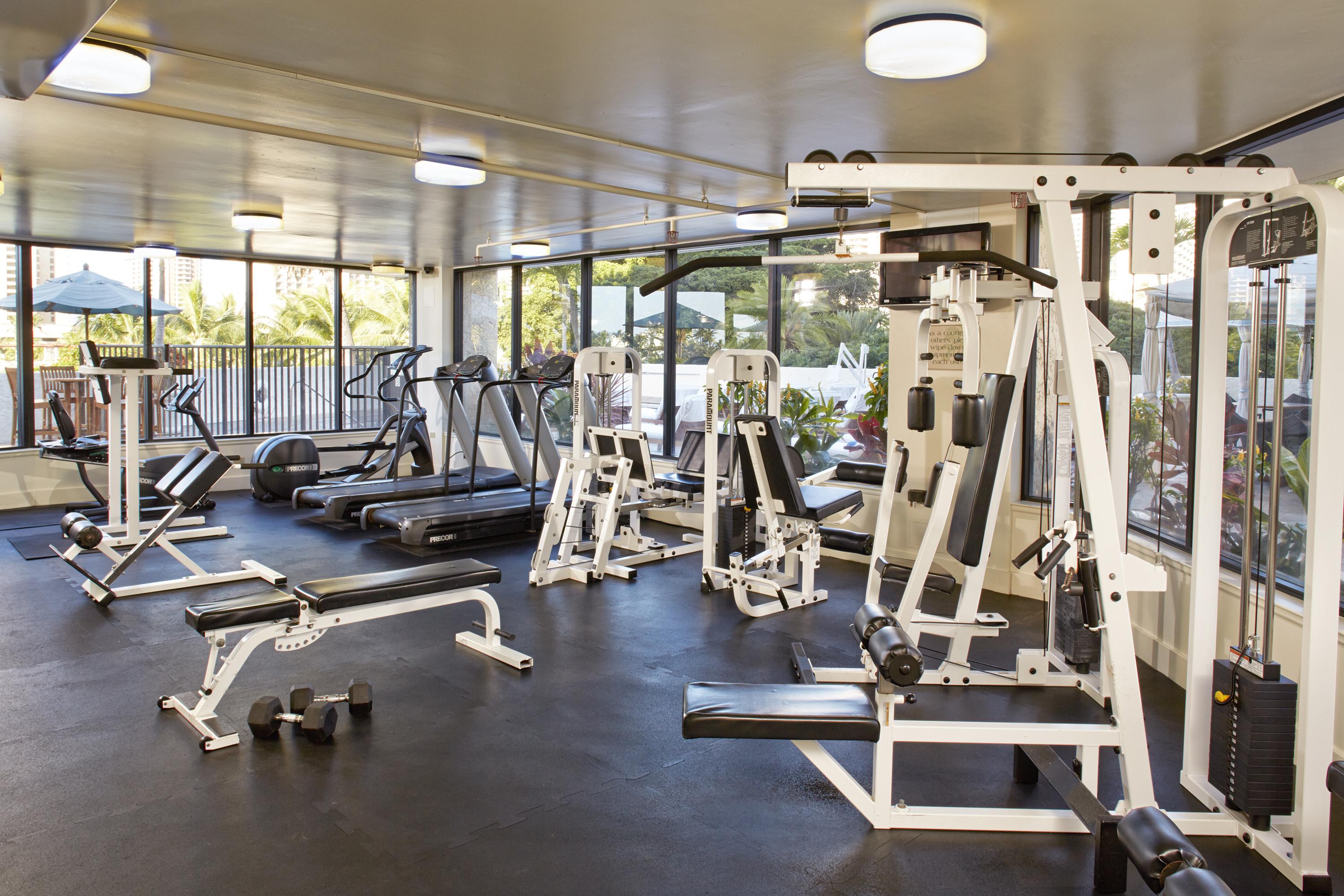 Aston Waikiki Beach Tower Honolulu Kültér fotó A typical gym