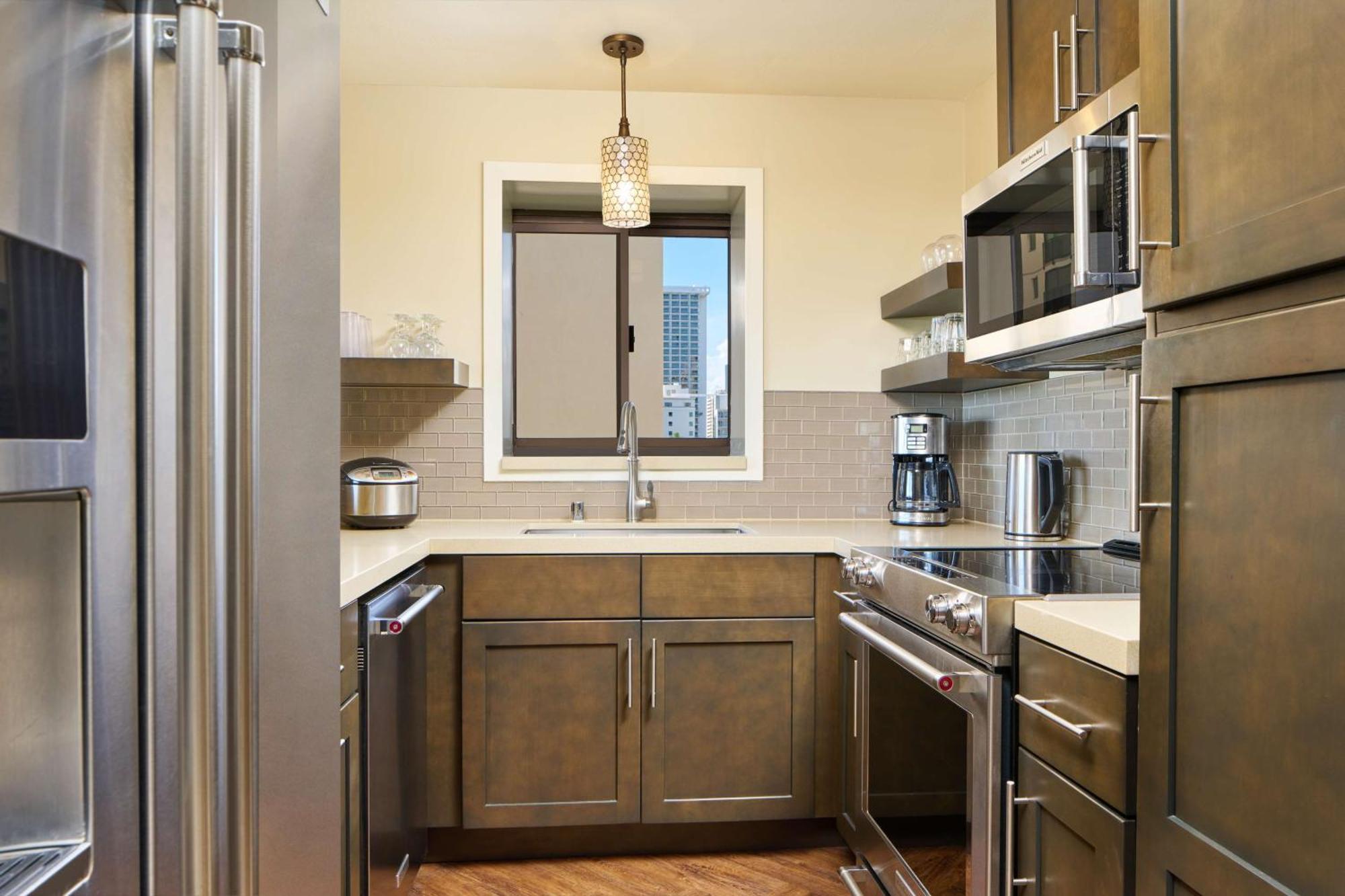 Aston Waikiki Beach Tower Honolulu Kültér fotó A galley kitchen