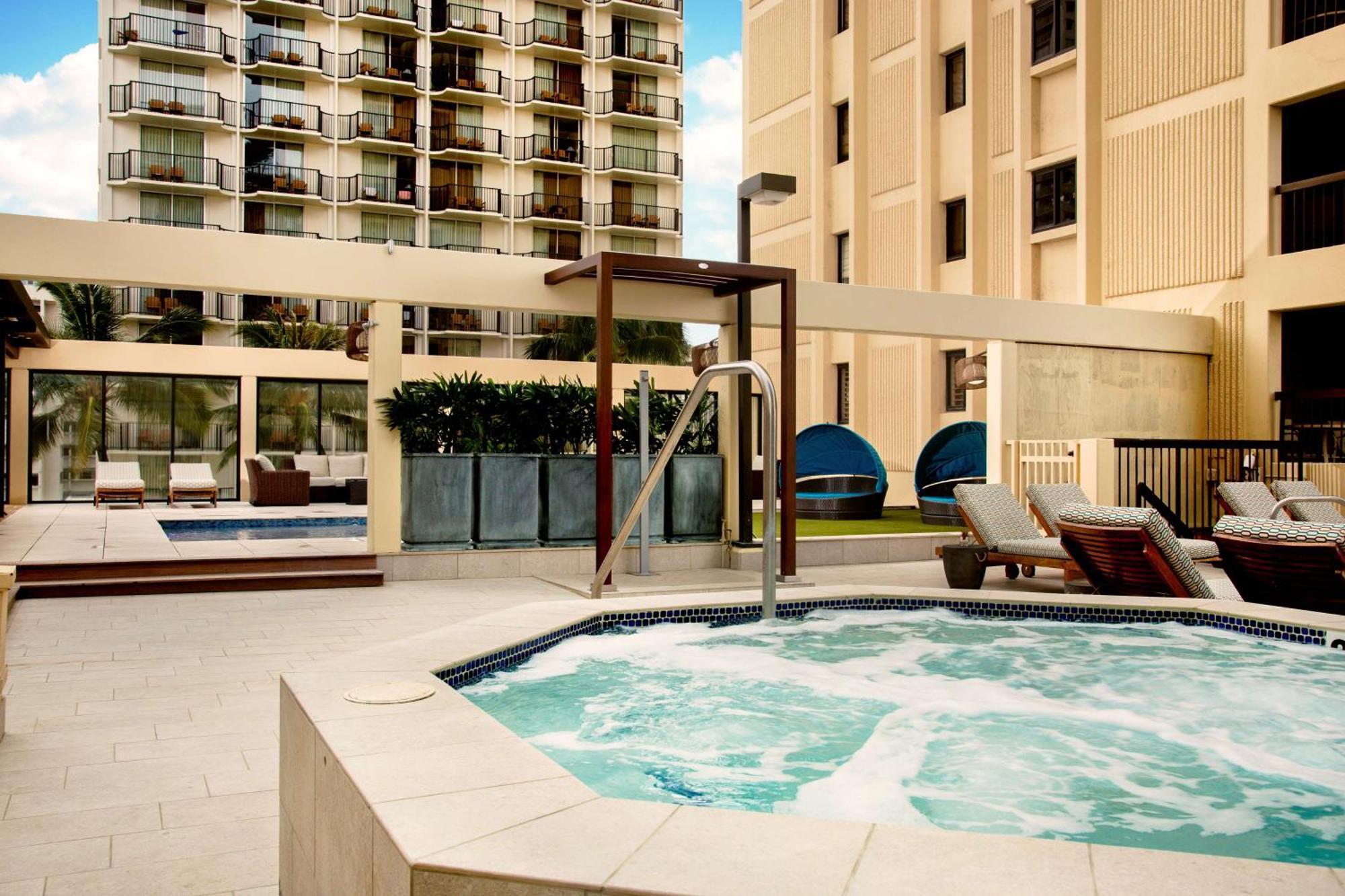 Aston Waikiki Beach Tower Honolulu Kültér fotó The pool at the W South Beach