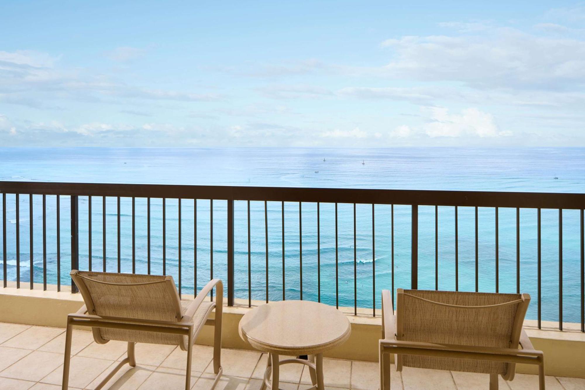 Aston Waikiki Beach Tower Honolulu Kültér fotó A view from the balcony of a guest room at the Hilton San Diego Bayfront