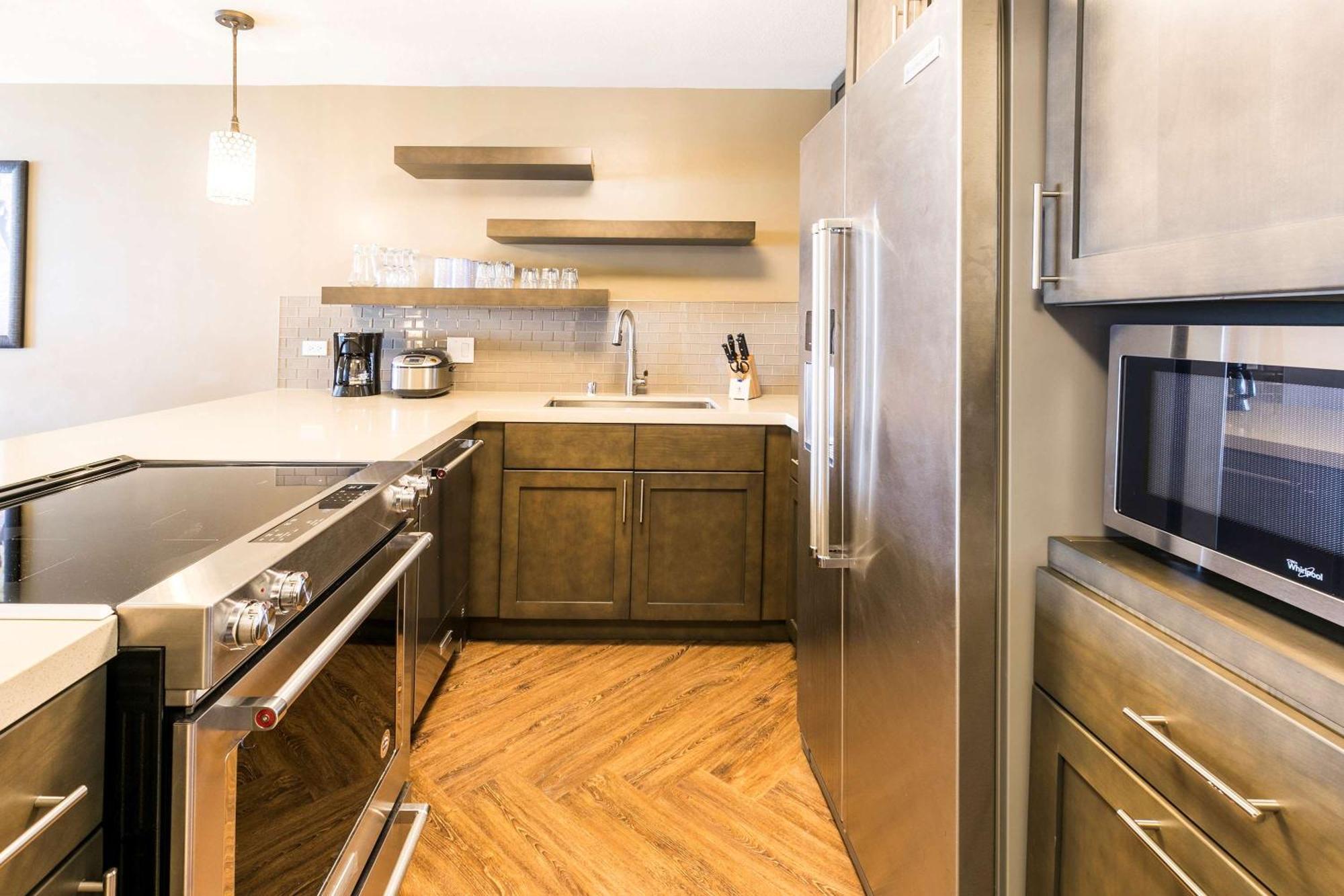 Aston Waikiki Beach Tower Honolulu Kültér fotó A kitchen at The Standard East Village