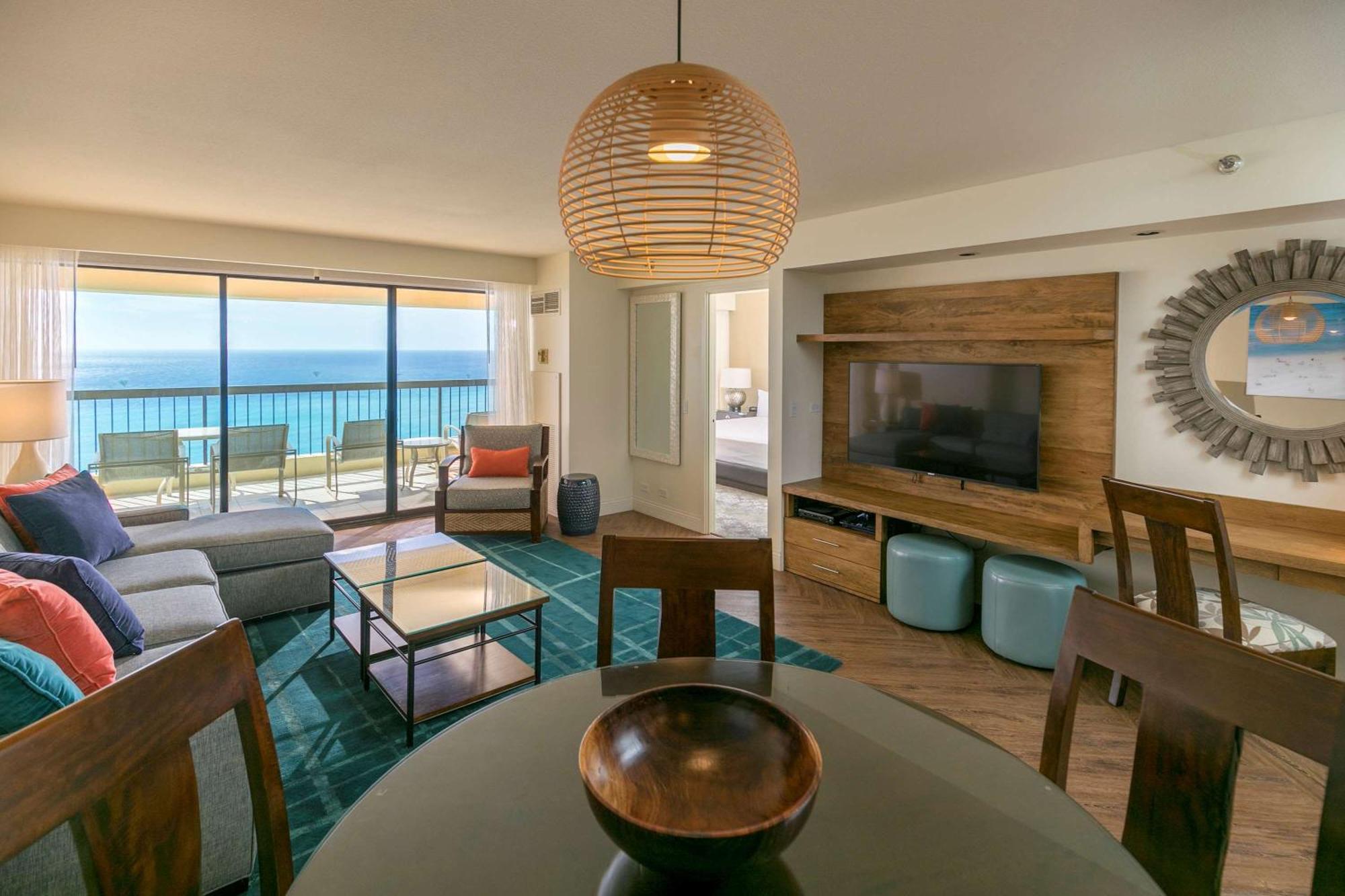 Aston Waikiki Beach Tower Honolulu Kültér fotó A living room at the Hilton Waikoloa Village