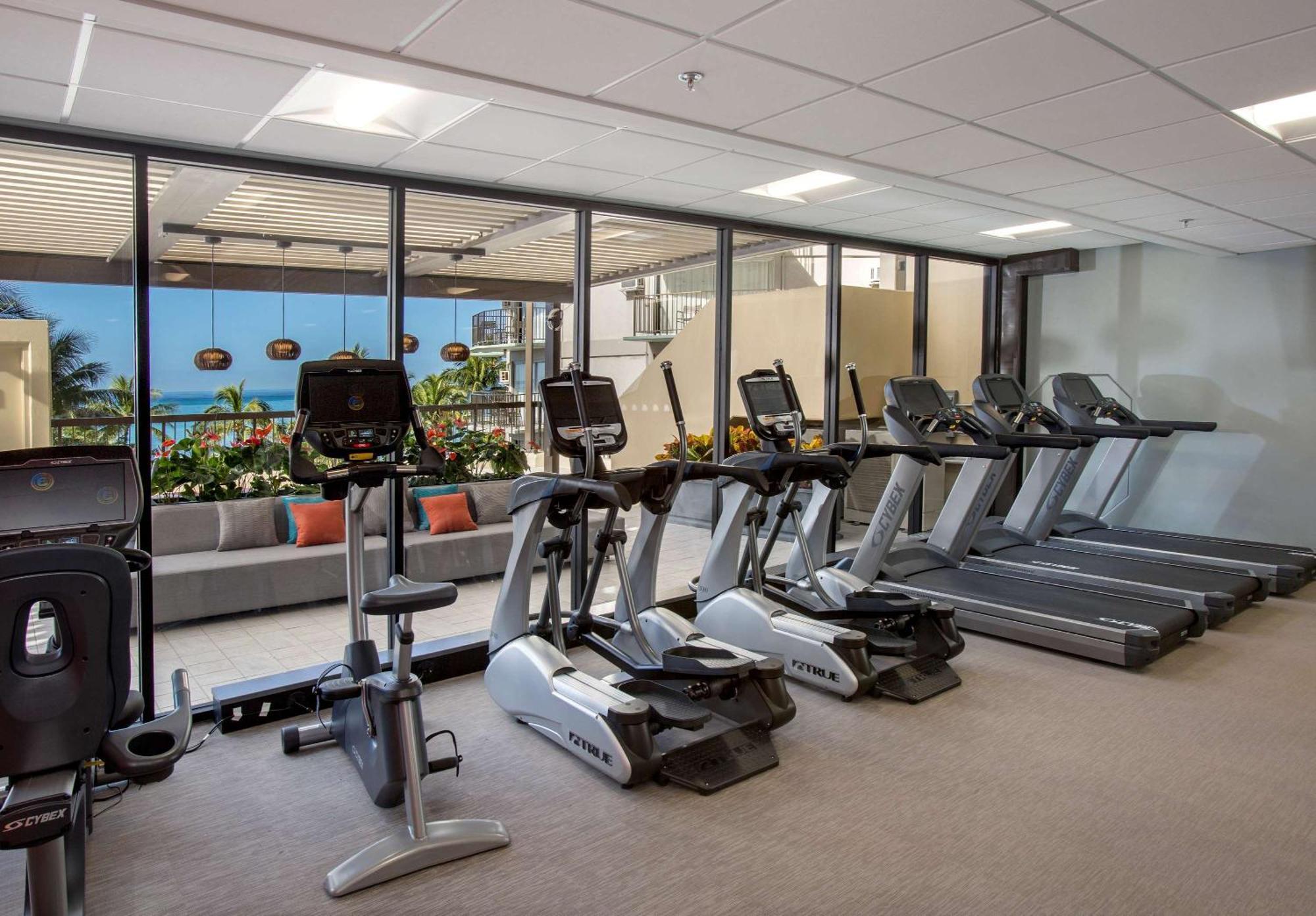 Aston Waikiki Beach Tower Honolulu Kültér fotó The gym at the Four Seasons Hotel, Honolulu