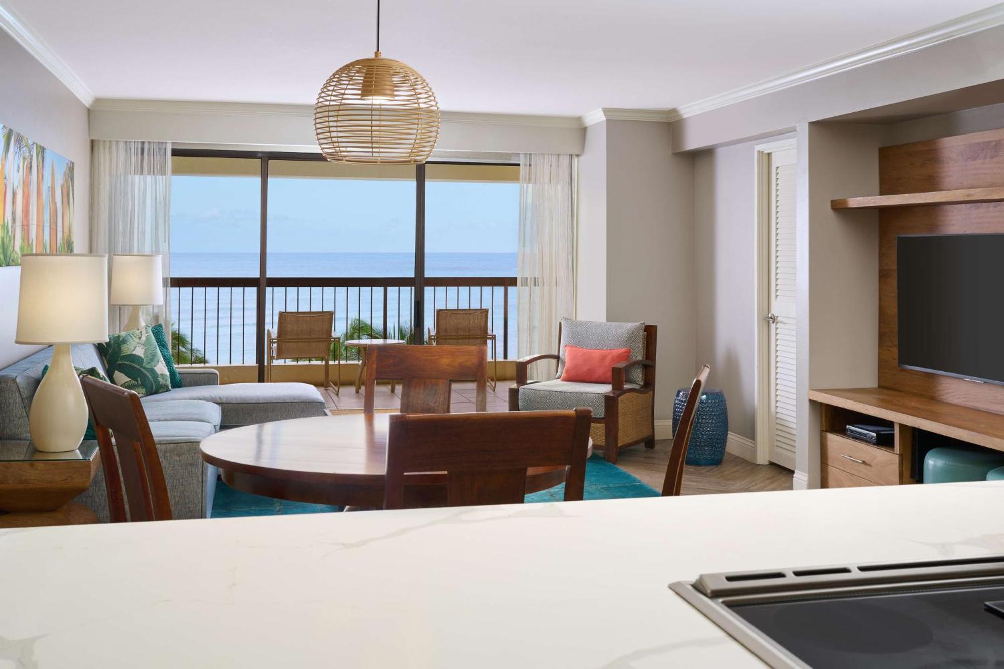 Aston Waikiki Beach Tower Honolulu Kültér fotó A living room at the Hilton Waikoloa Village