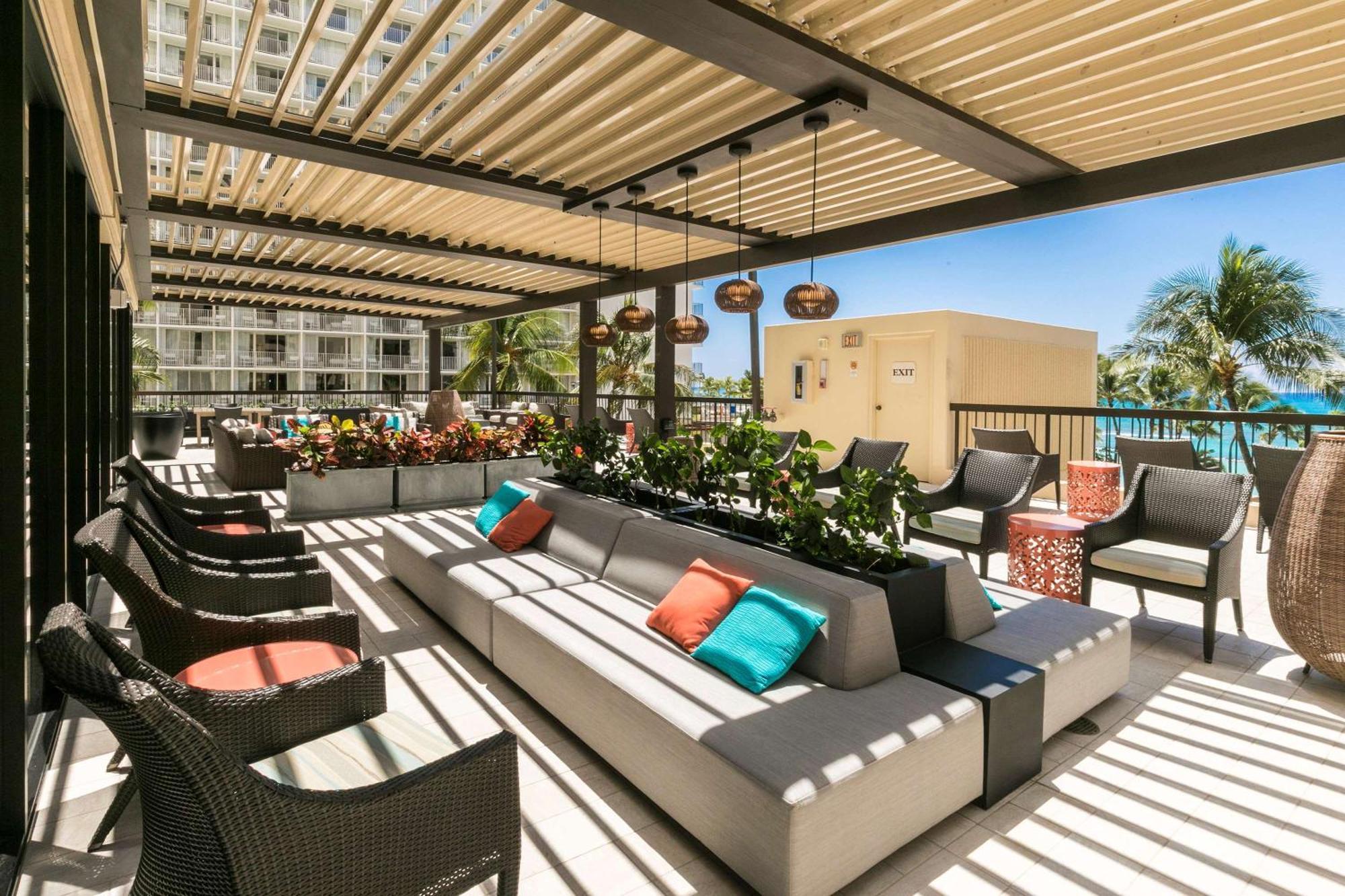 Aston Waikiki Beach Tower Honolulu Kültér fotó The rooftop lounge at the Hilton San Diego Bayfront